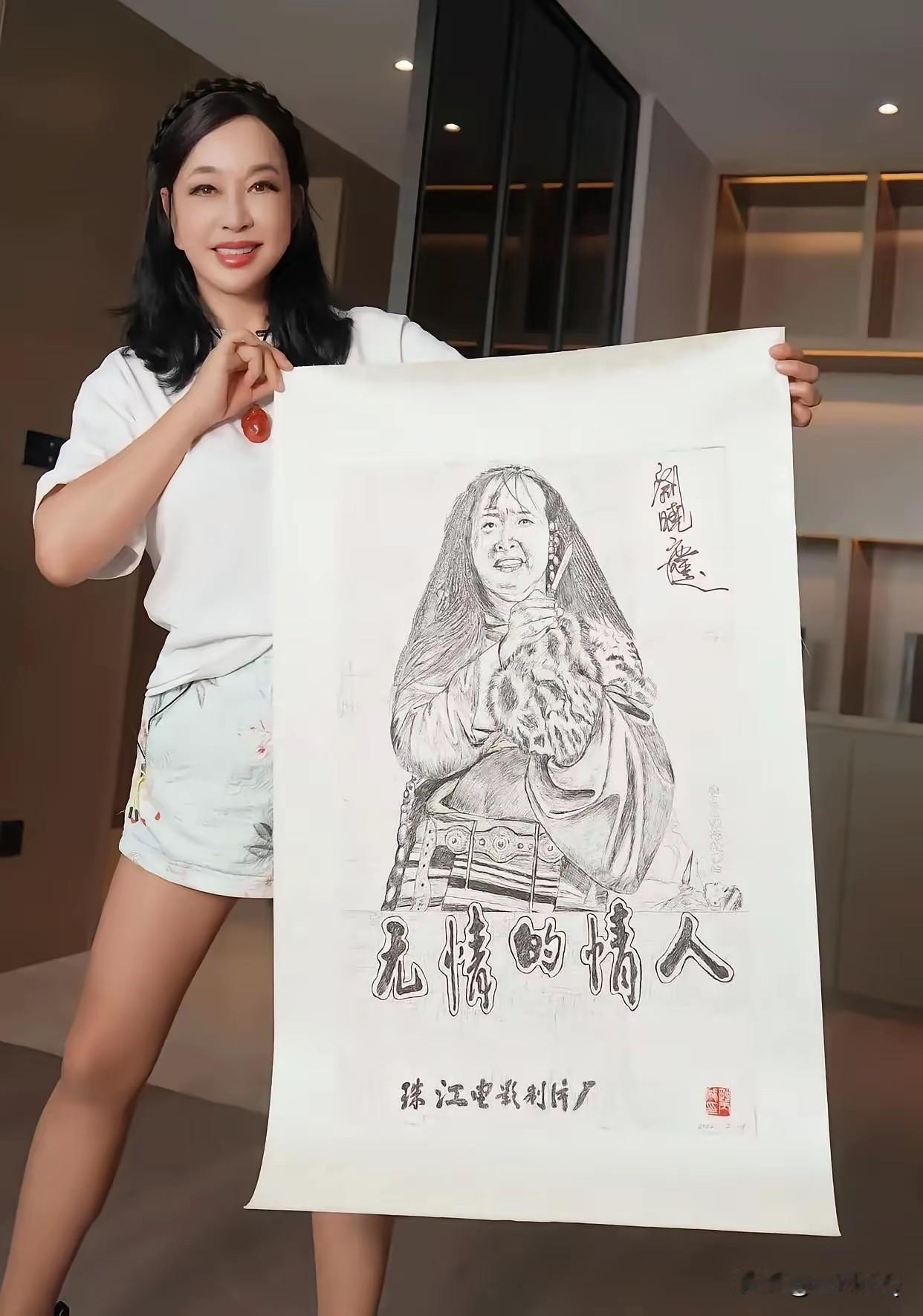 庆奶真是吾辈之楷模，书法写得好，画也画得好。在她笔下，人物画得很传神，一眼就能让