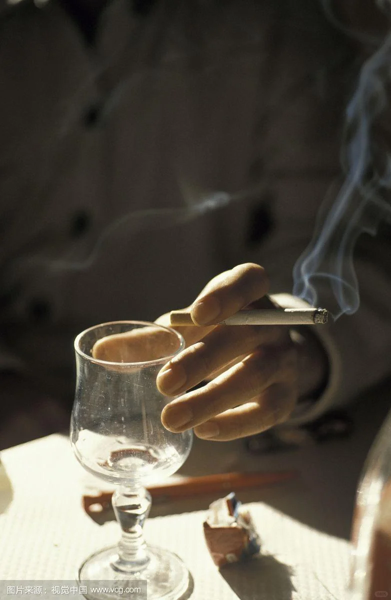 丈夫抽烟45年肺很健康，不抽烟的妻子却得了肺癌 众所周知，吸烟对身体有...