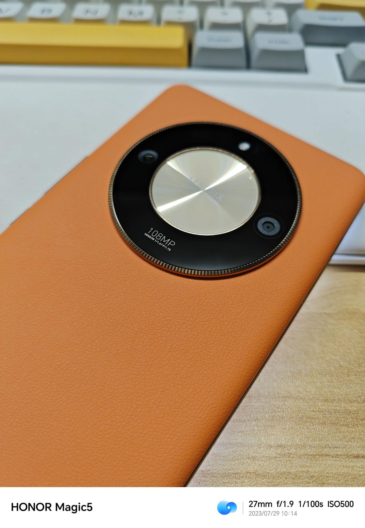 千元机可以喷他们的塑料边框，可以说影像不如影像旗舰，唯独这俩我相信是短板最少，配