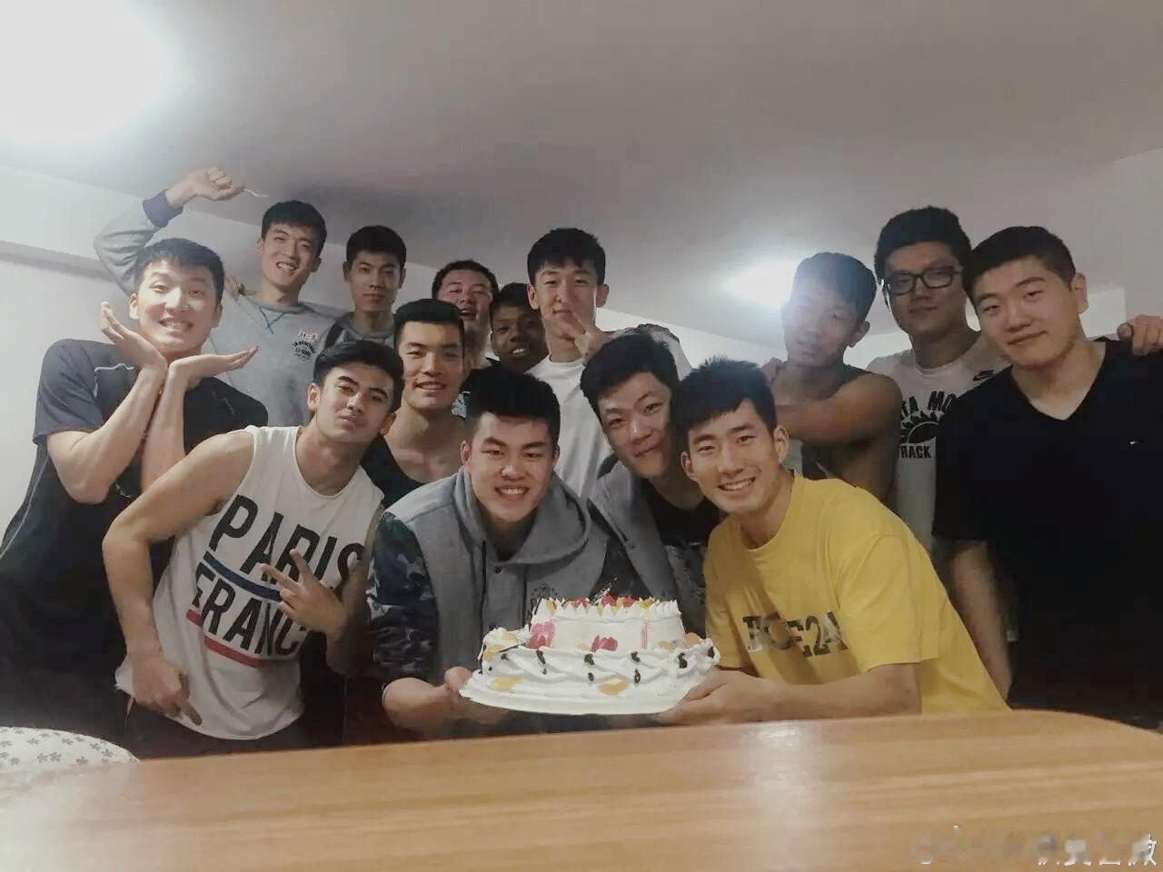 2015-2016年的北京大学男篮，可能是CUBA历史上阵容最豪华的球队，先后输