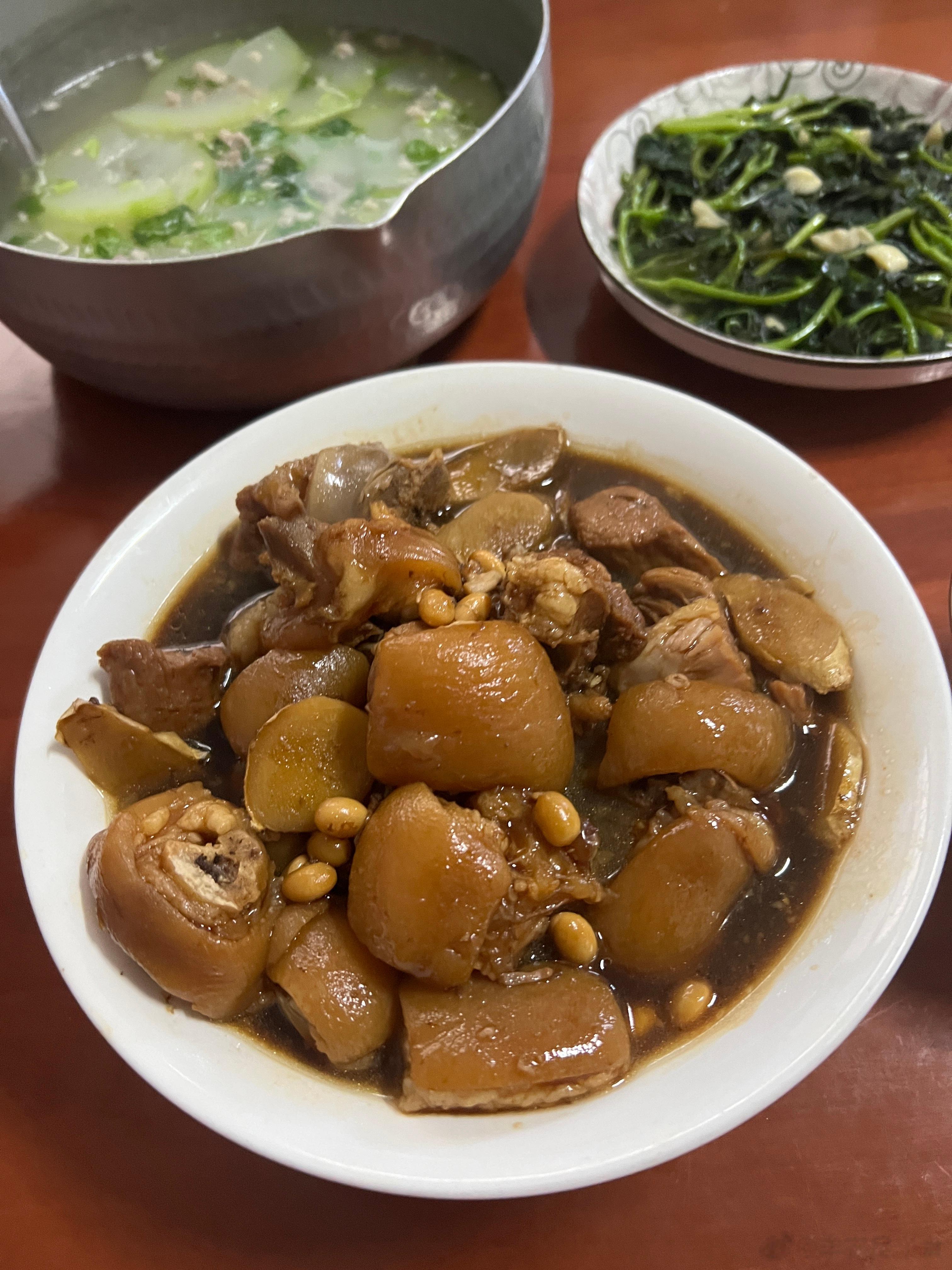 #晚餐# 黄豆焖猪脚 炒红薯叶 冬瓜瘦肉汤 ​​​