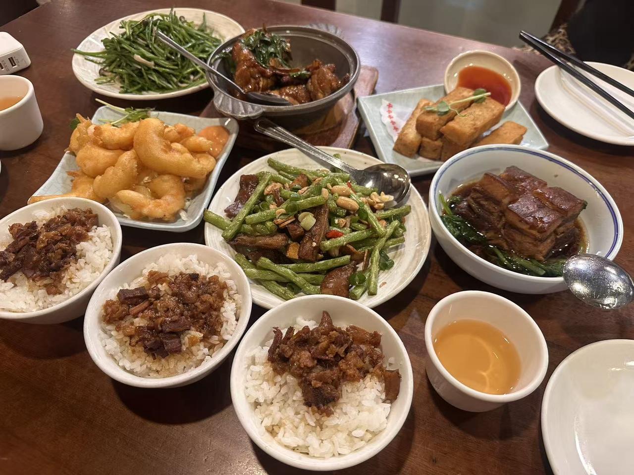 猜一猜 ：这一桌饭菜是哪个地方的？多少钱？