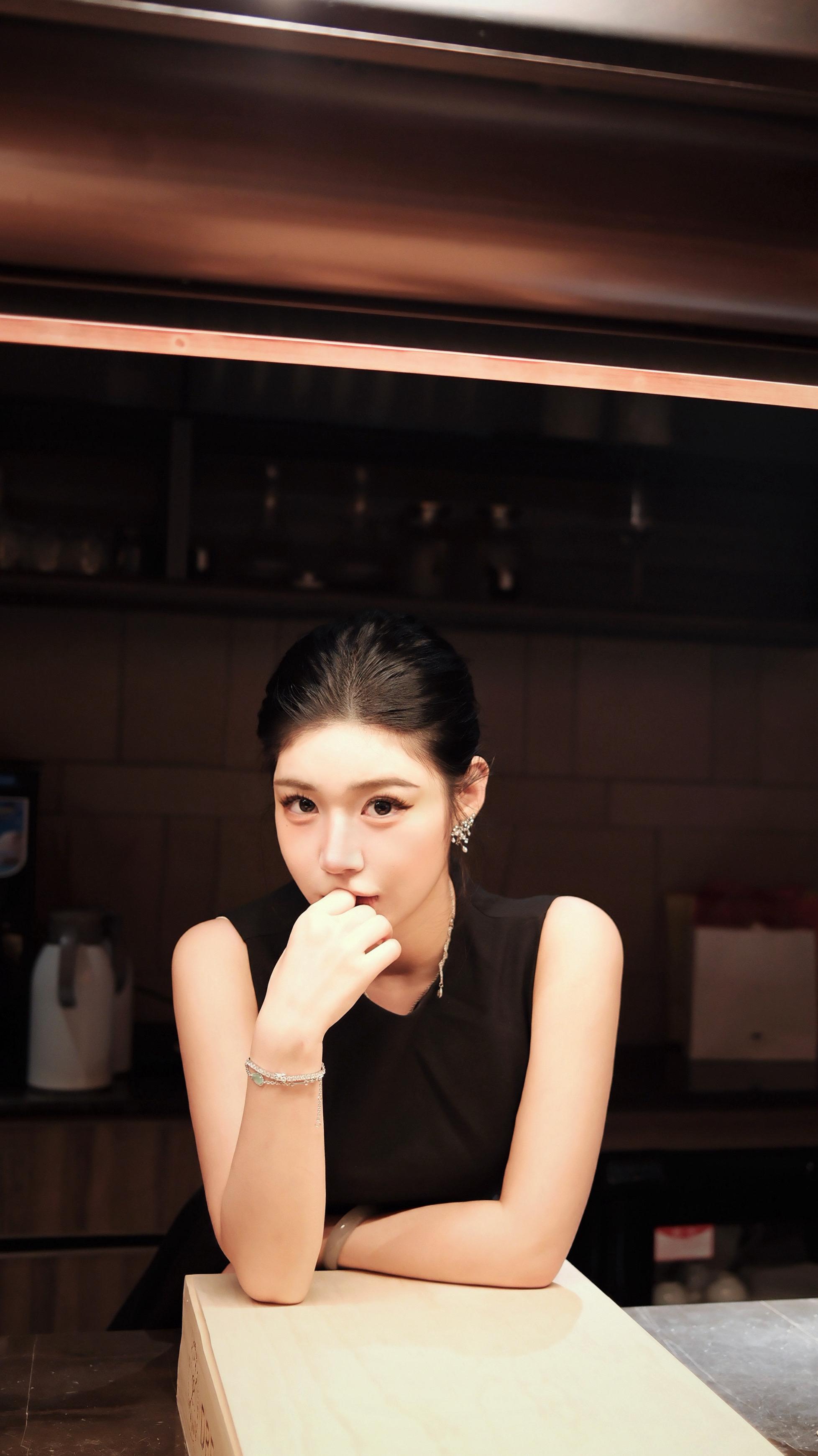 在你的眼神中我看到了情丝万缕。