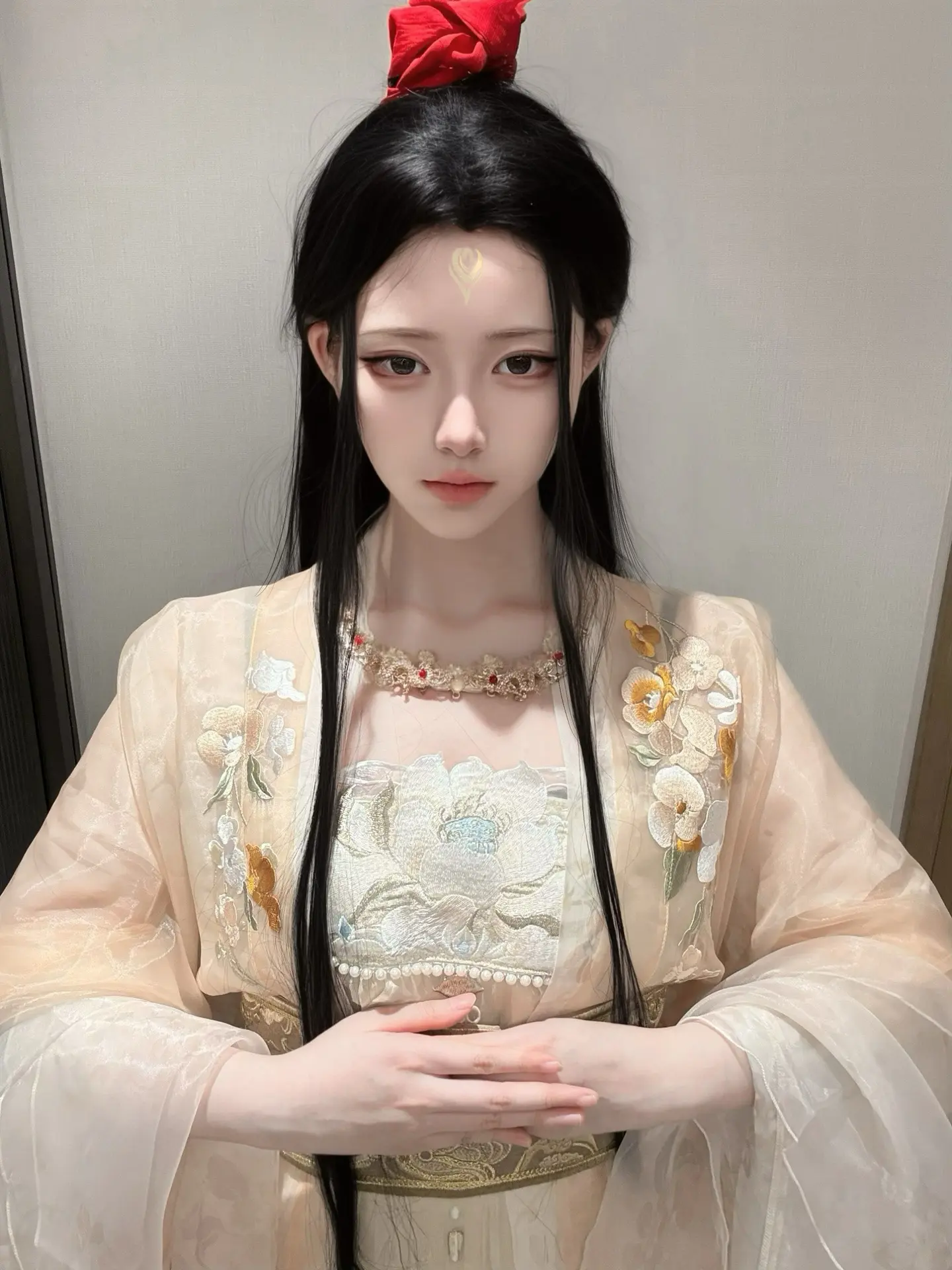 金玉其外 败絮其中。