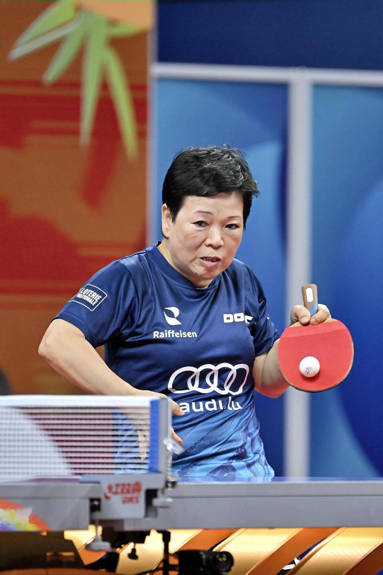 为什么倪夏莲老奶奶在女子乒坛的成功不能复制到男子高水平赛场上？

首先，倪奶奶采