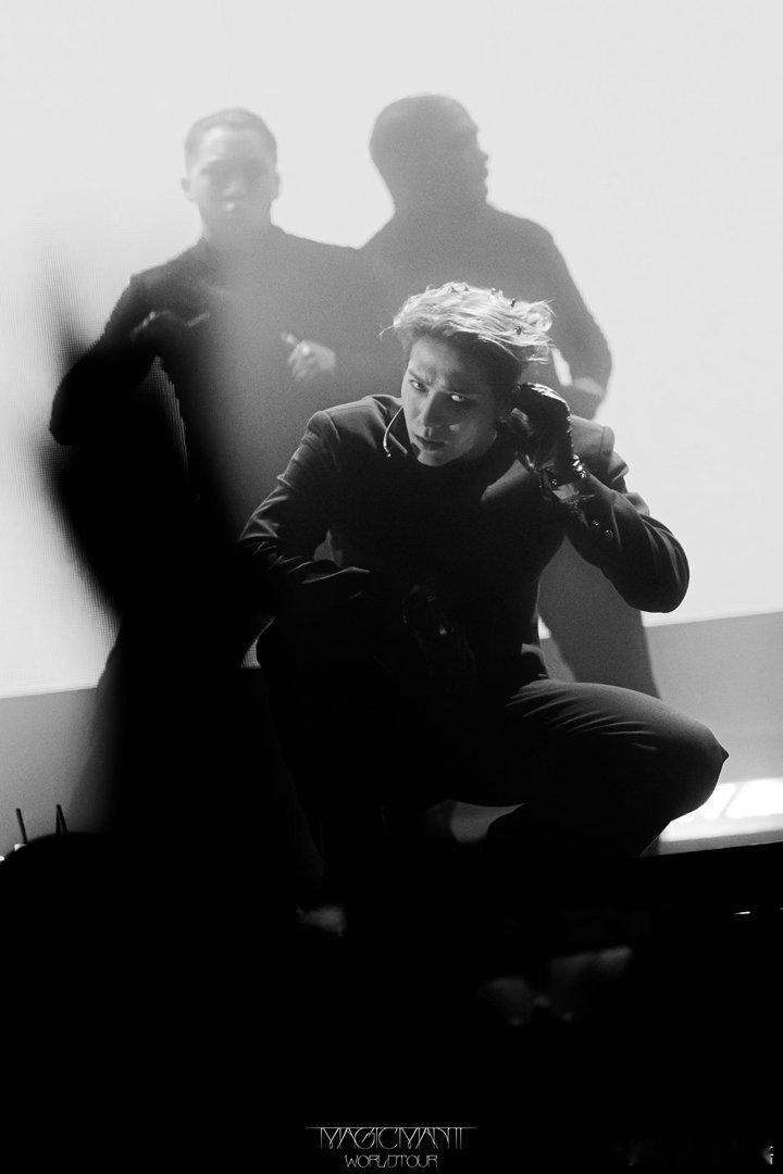 王嘉尔炫迈首发舞台 用一次次突破边界的创意表演，重新定义“顶级舞台”。跟着他一起