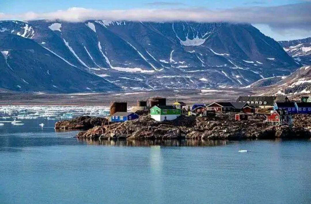 防谁？丹麦士兵突携实弹登格陵兰岛，国防指令直指“最不可能敌人”！

格陵兰岛冰冻