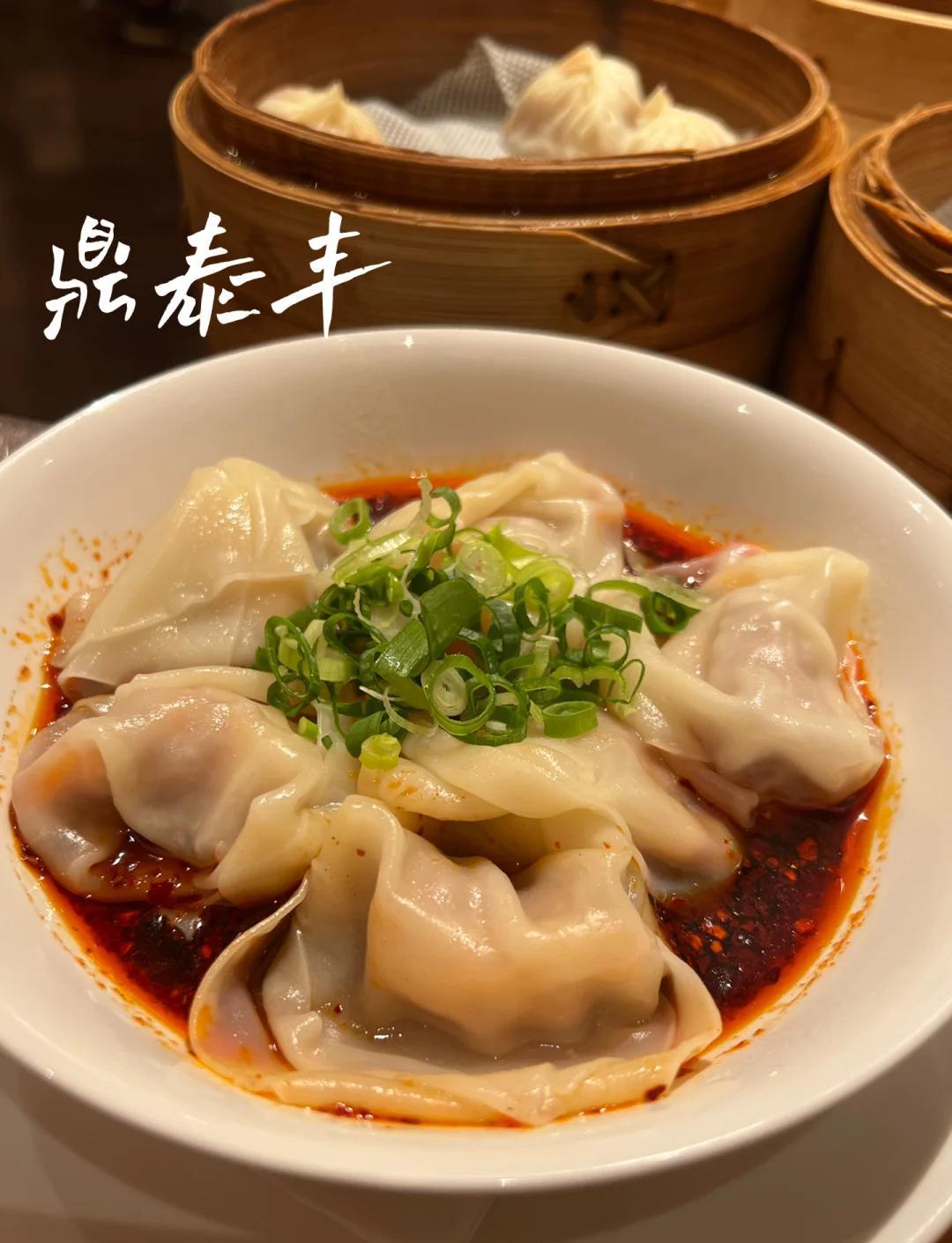 包子48元一笼，面条85块一碗，中餐界“爱马仕"快被路边摊干懵了。

餐饮业的老