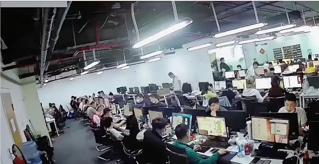 一觉醒来，柬埔寨电诈头目陈志哭晕在厕所。不是因为美国端了他在柬埔寨的老巢，也不是