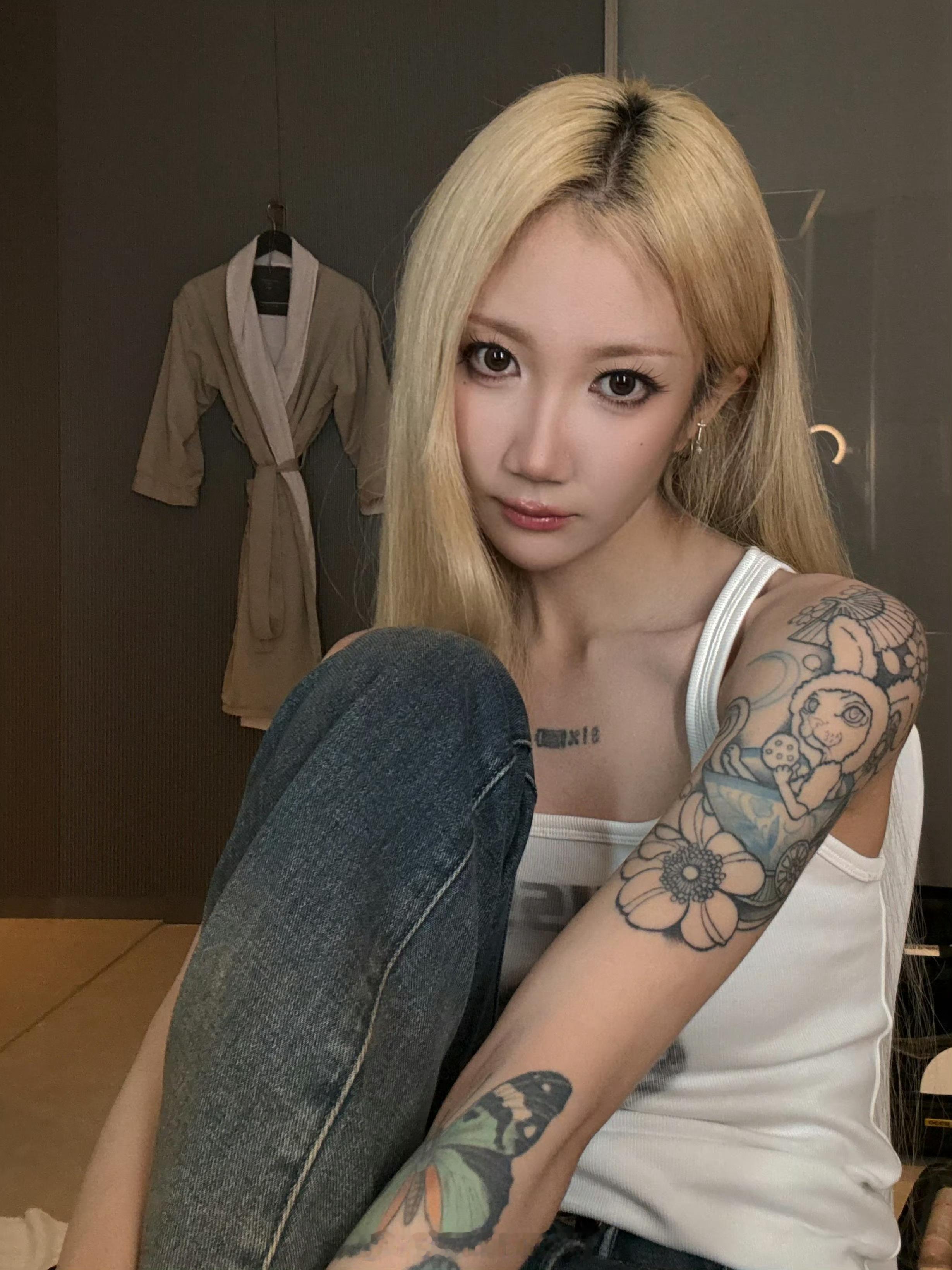 乃万瘦到不足42kg这也太瘦了，整个人都感觉变了样！但确实更美了～ ​​​