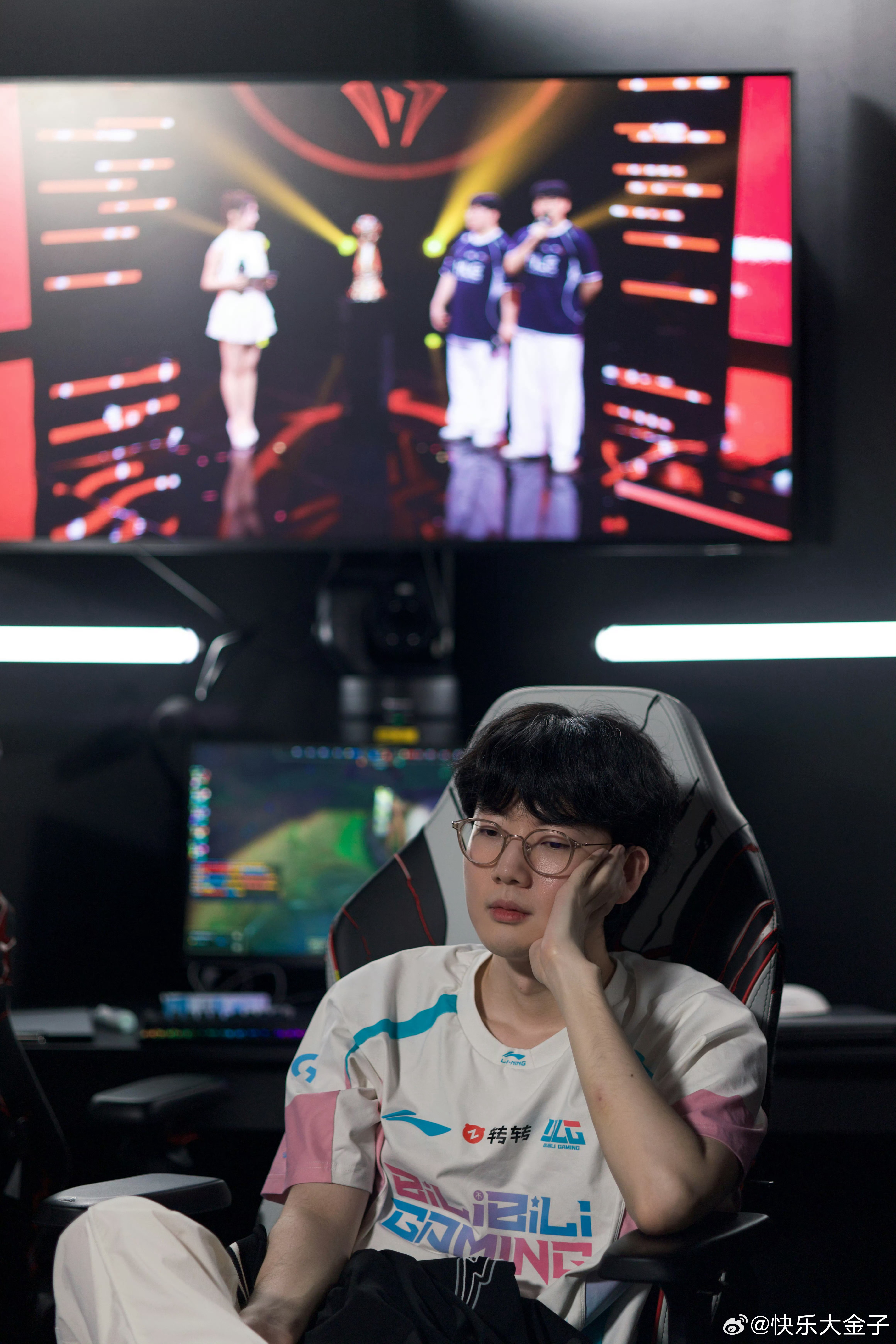 唯独失去是漫长。MSI最扎心的镜头blg从韩国抵达巴黎朴到贤viper