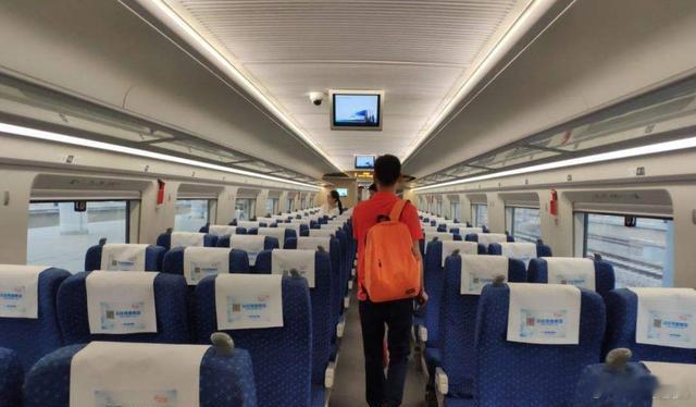 全是不想坐B座的聪明人 能选DF就不选ABC，DF是最舒服的座位，一个靠窗一个靠