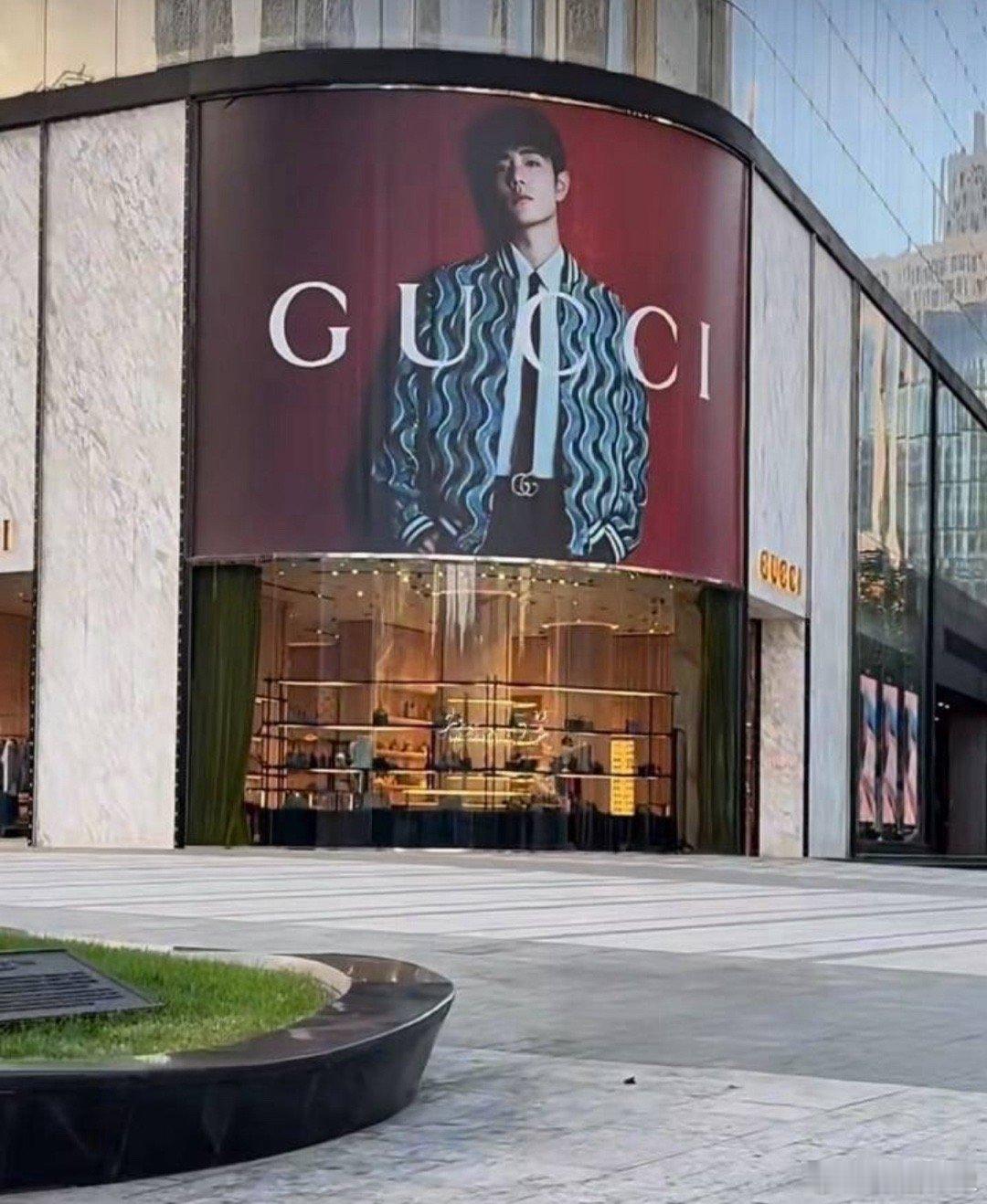 Gucci可以开始安排肖战名画3.0了。。。 