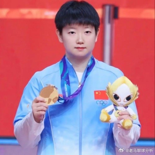 张继科直播点评国乒女队，盛赞孙颖莎球技属于顶尖水准，客观解读王曼昱状态起伏登上热