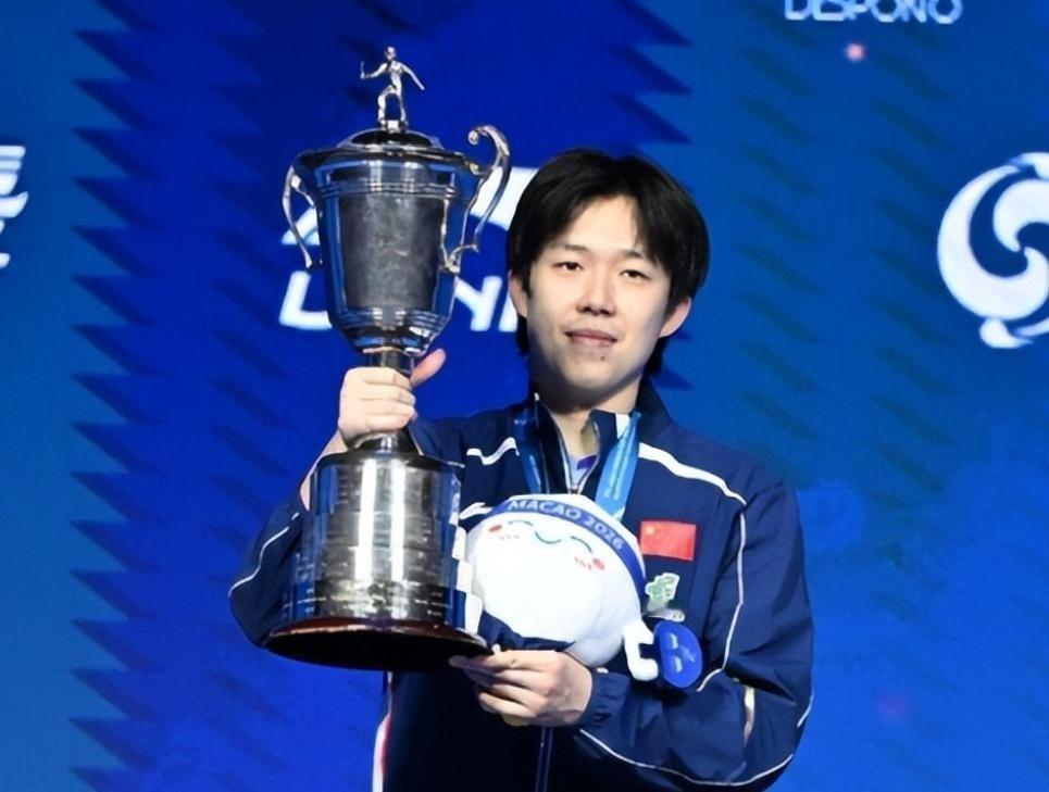 王楚钦入选新锐青年先锋人物以球拍立实力，以责任立人设，从世界冠军到全球青年榜样，