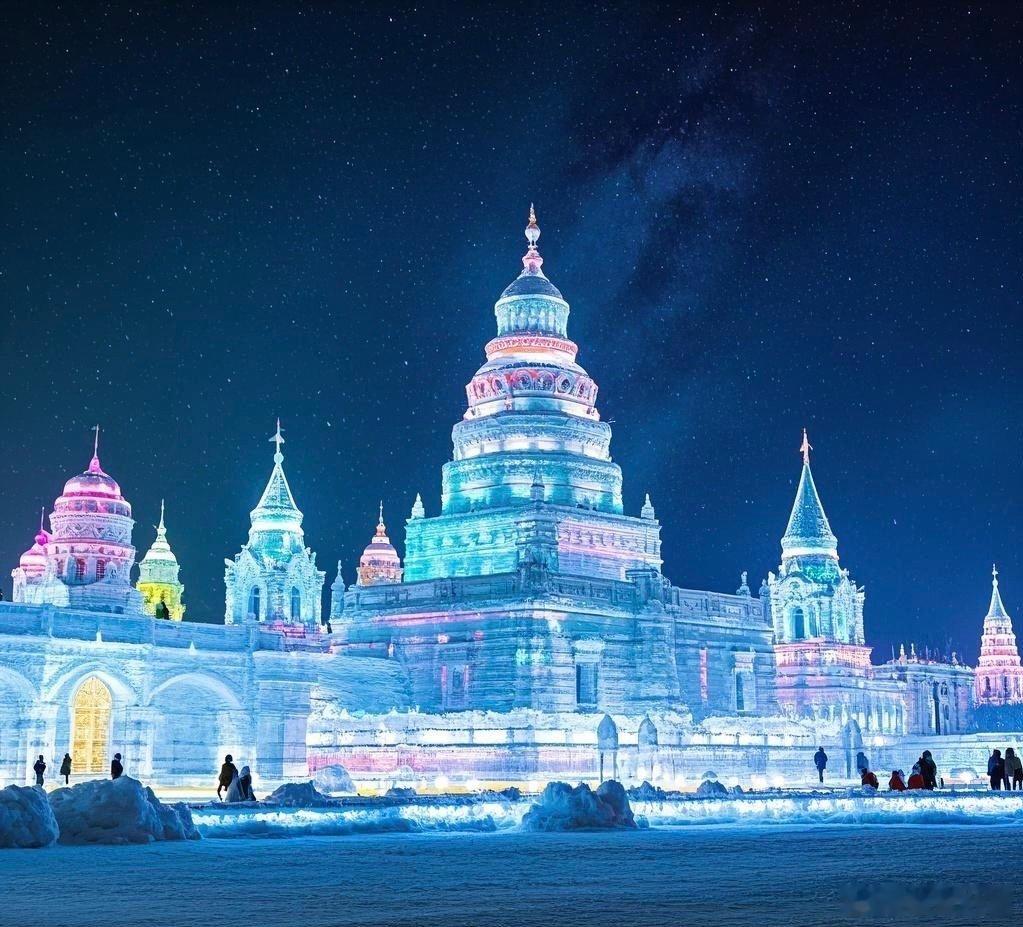 沉浸式感受黑龙江最美冰雪季这个冬天一起来黑龙江看雪吧冬天旅游，我个人是不爱去热带