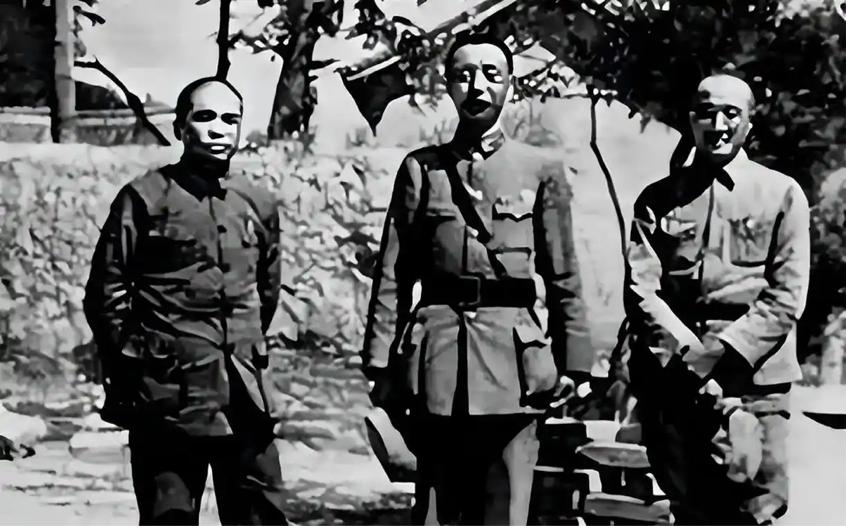 39年彭老总找到孙殿英，劝他不要反共，孙殿英：我全听你们的。1939年，也是国共