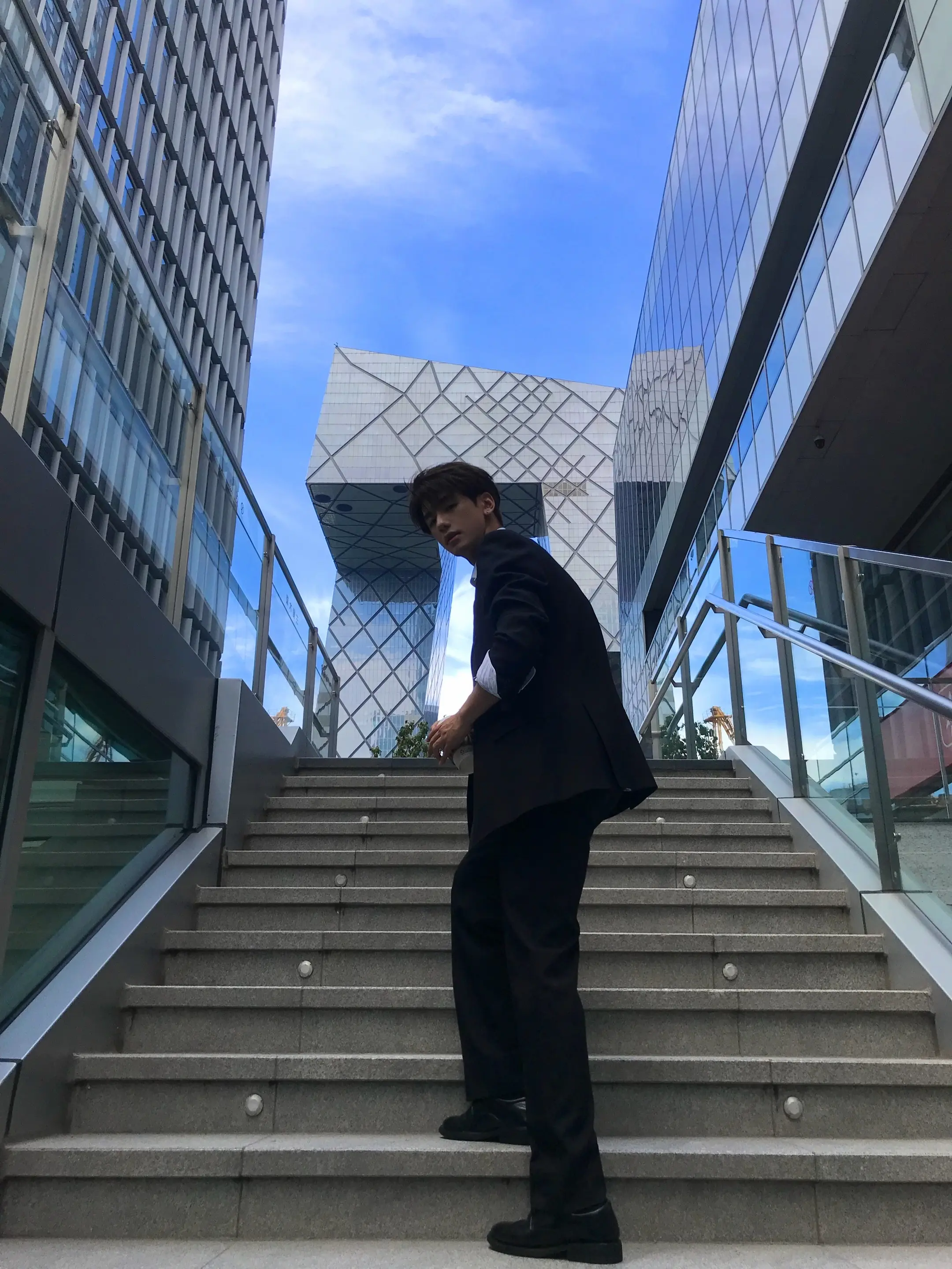 全北京最有腔调的男人 最近看早春晴朗太上头了 斗胆仿拍一下