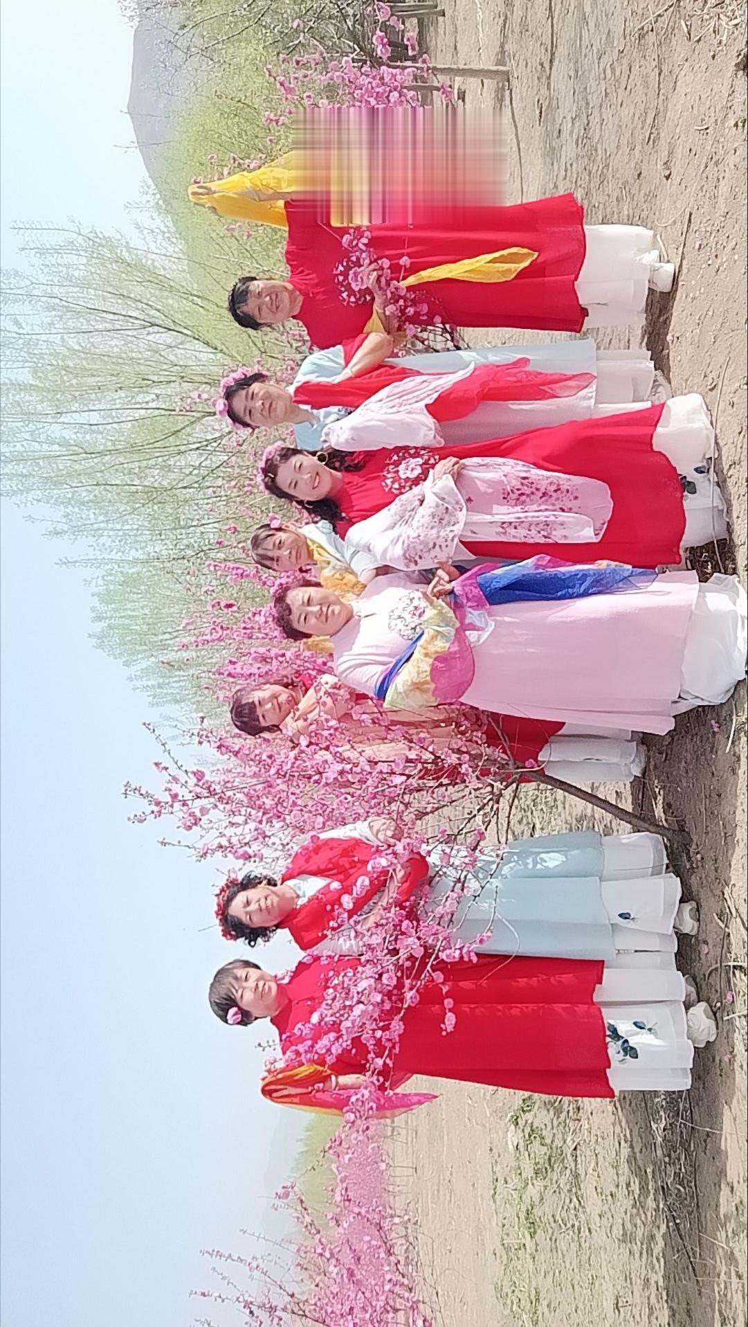 醉美花海季 花一样的女人