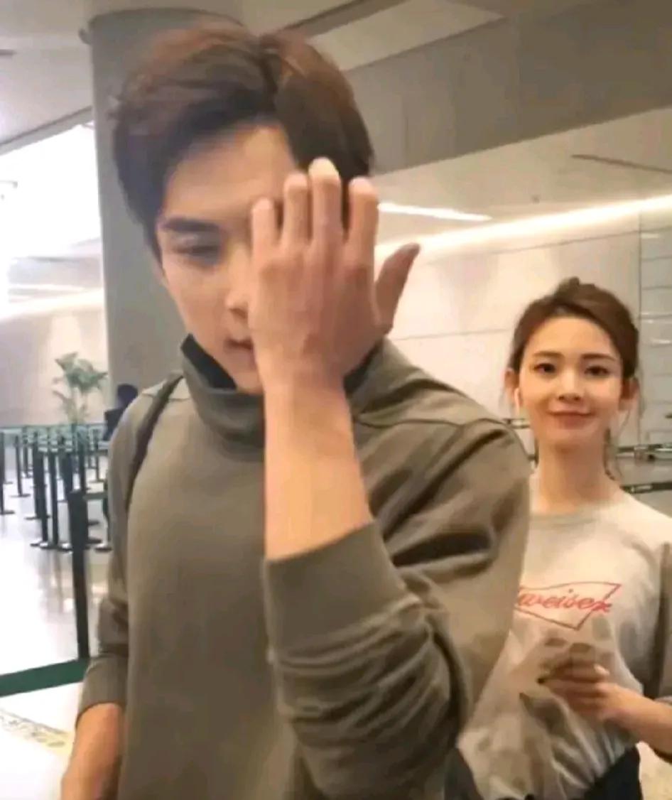 哇！韩东君陈瑶一起同框出现
究竟发生了什么呀
有人说这一对好有CP感
你们觉得怎