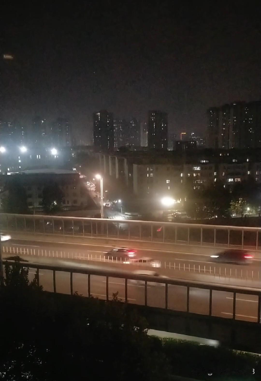 明天跟意外，哪个先来明天和意外哪个先来不一定，但是明天肯定会来。意外有坏有好，或