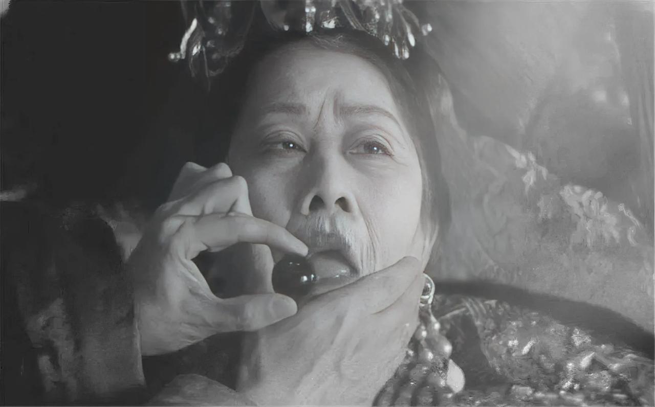 慈禧临死前一刻，太监看她马上不行了，赶紧给她喝了一碗海龟汤，吊着最后一口气，紧接