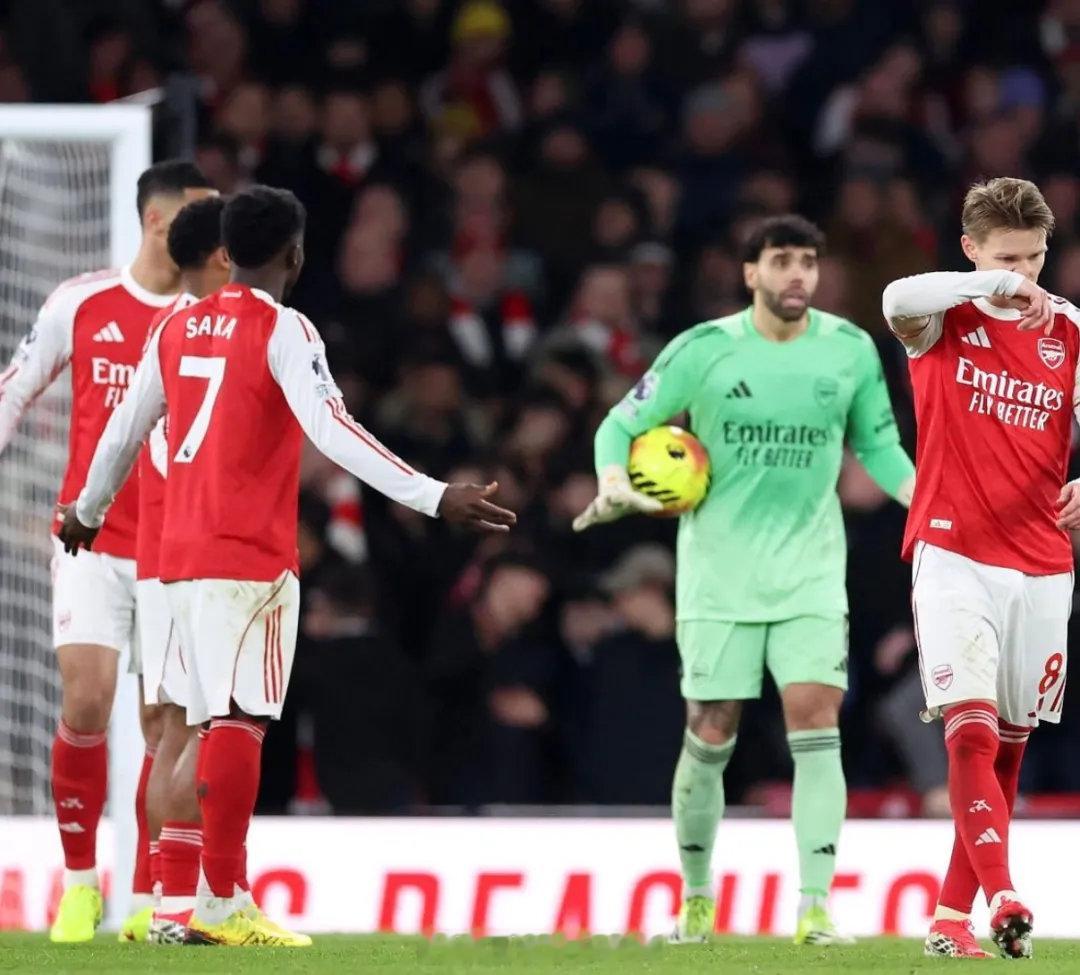 阿森纳最近3场英超比赛：2平1负，进2球丢3球。进球和丢球都出现在本场比赛，之前