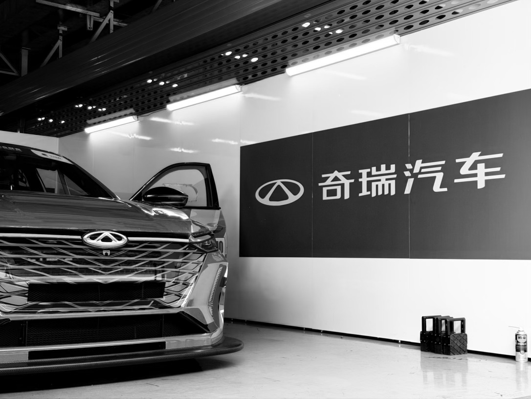 CTCC中国杯上海站，奇瑞车手崔岳从第24位发车，一路狂奔第一完赛，季军也是驾驶