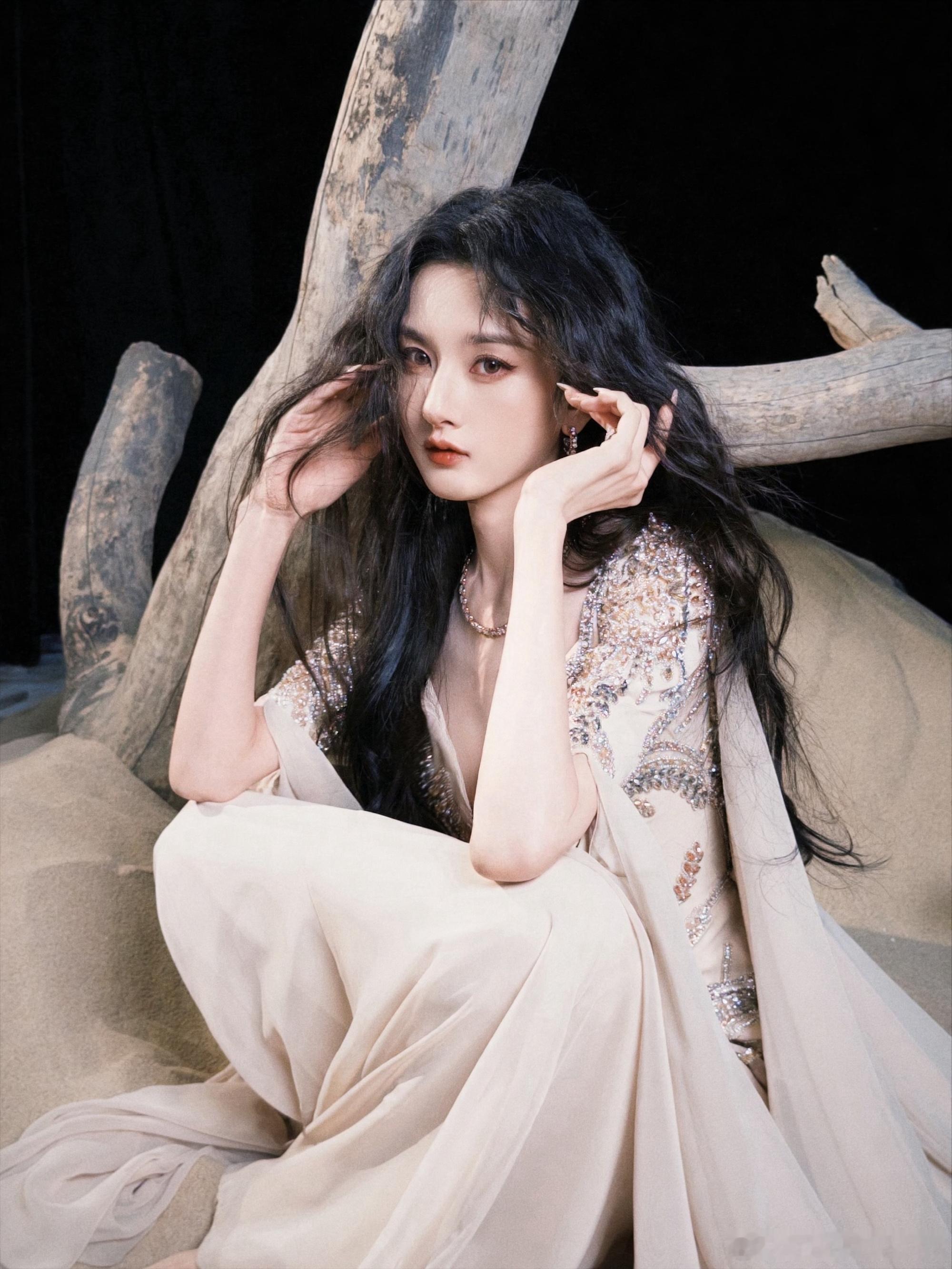 宋祖儿工作室否认和刘宇宁恋情宋祖儿方辟谣恋情 4月13日，网传宋祖儿 刘宇宁恋情