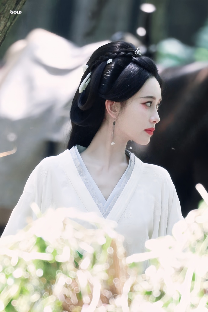 白衣神女沈汐和！《百花杀》这个路透里的孟子义完全就是清冷神女，美到发光！ ​​​