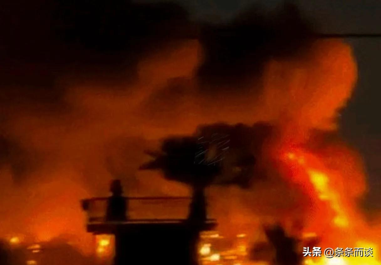 3月21号凌晨，伊拉克首都巴格达出事了，火光冲天。

专门给美国大使馆送物资的后