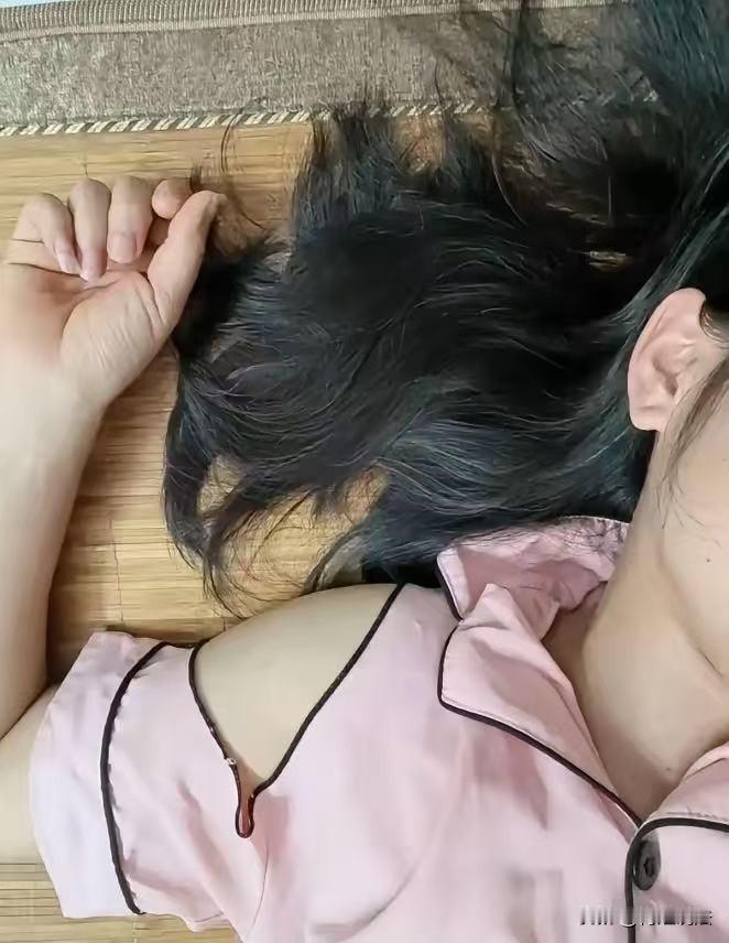 以身入局，太狠了！马鞍山，男友为了挣快钱，不惜拿女友身体做诱饵！他们先发布暗示图