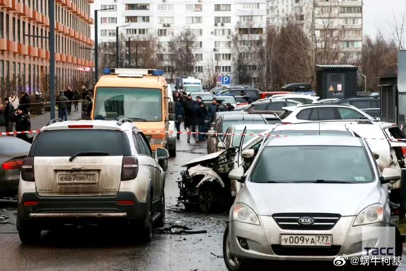 乌克兰的睿智表现出来了……


既然打不过强大的俄罗斯军，既然整个欧洲也惧怕俄罗