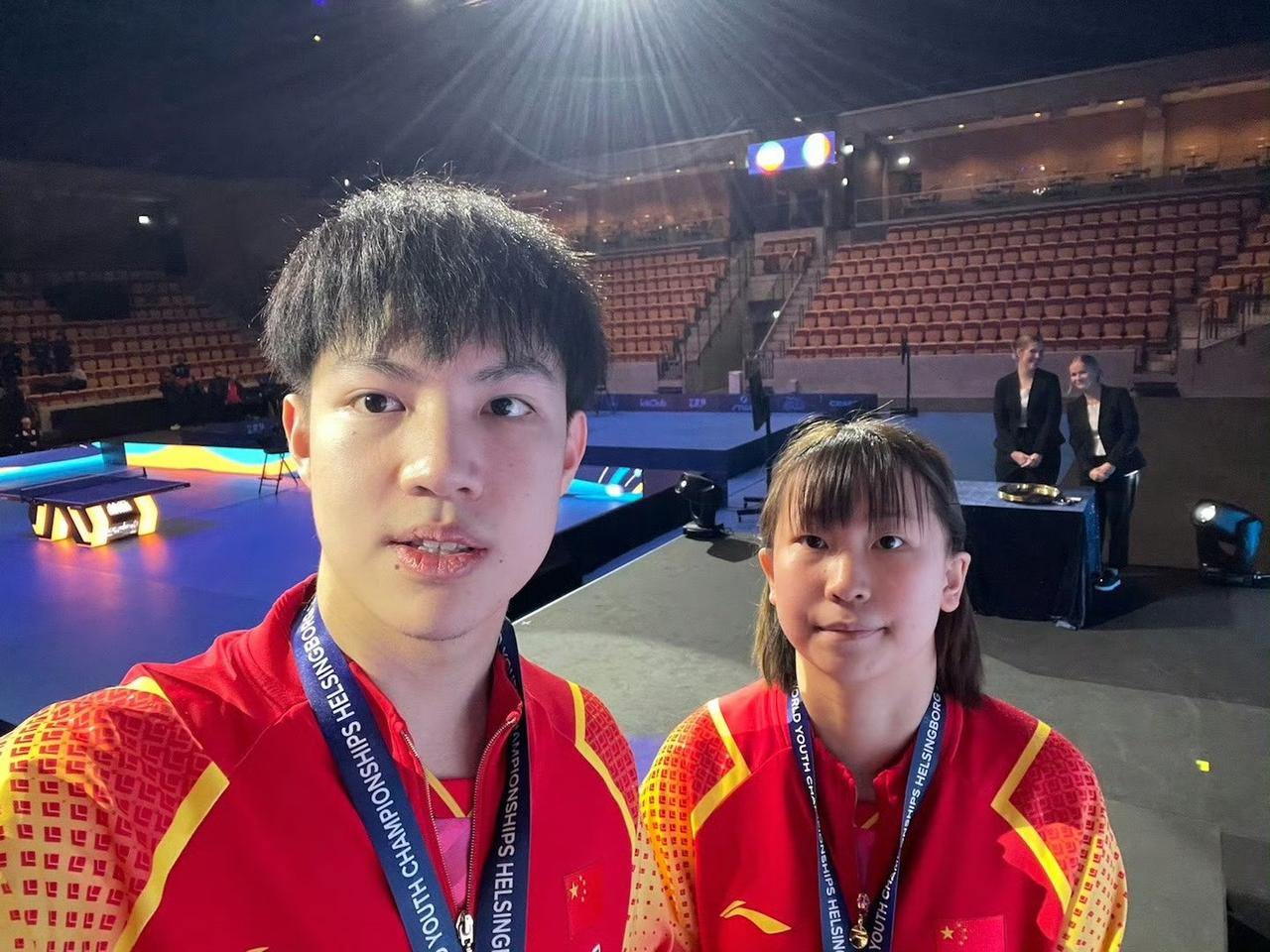 国乒组合黄友政陈熠大逆转户上隼辅早田希娜组合晋级混双四强，张本智和张本美和轻取陈