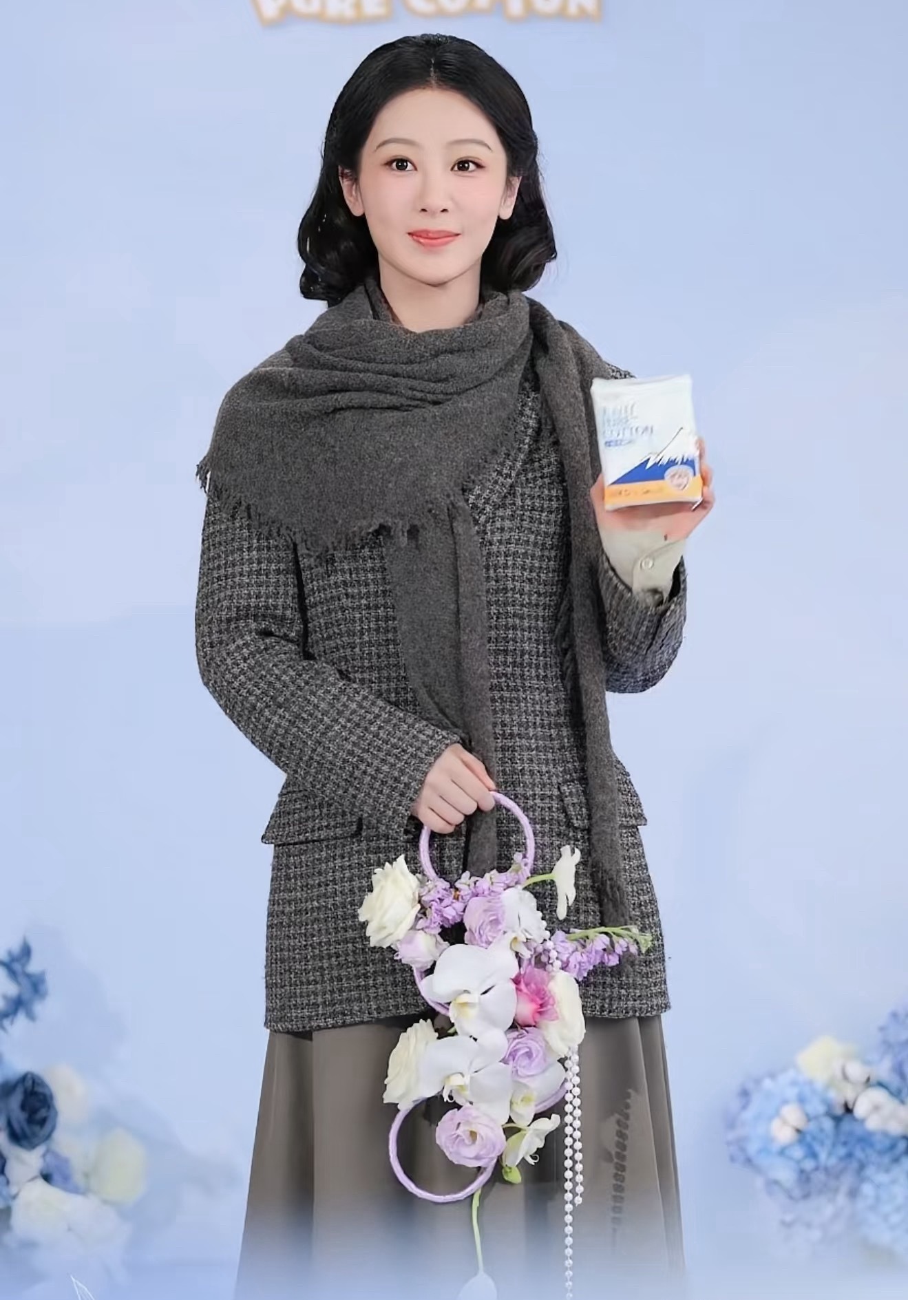 杨紫直播状态🈶，今日剧组拍戏没改装来的