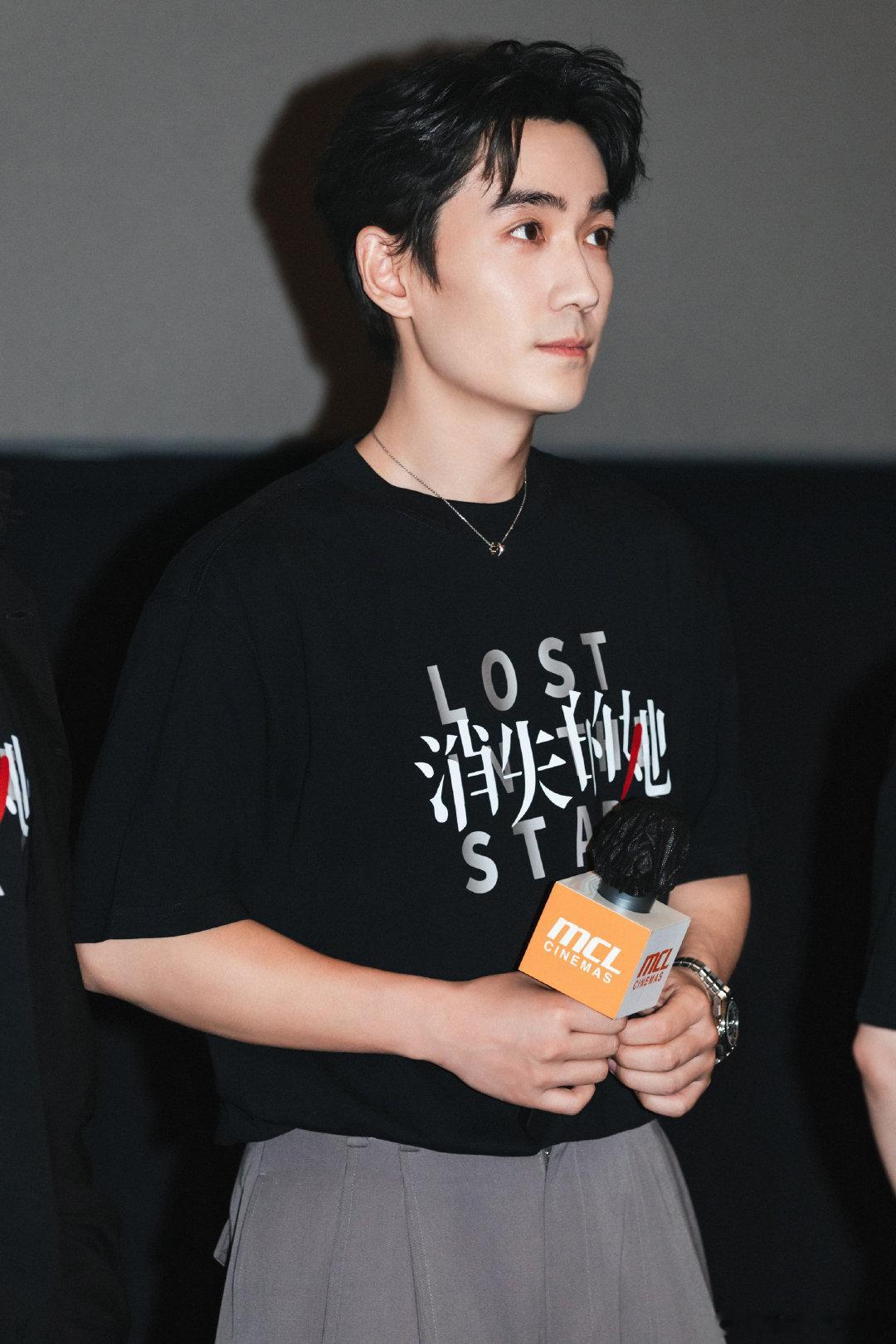 #网友评人淡如菊型男演员#  朱一龙确实是 ​​​