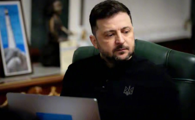 泽连斯基宣布要制裁中国公民，连西方观察家都看不下去了，一个劲的说他太幼稚！最近，