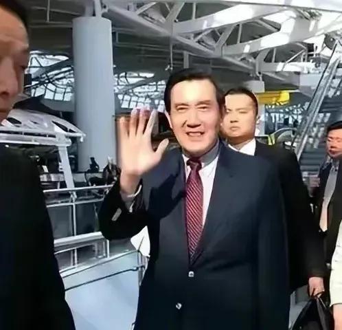 快讯马英九先生抵达深圳，将访问大疆无人机，腾讯等公司。