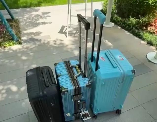 杭州，一男子旅游返程，拖家带口，还带着3个行李箱，2个纸箱和一些手提袋，在飞猪花