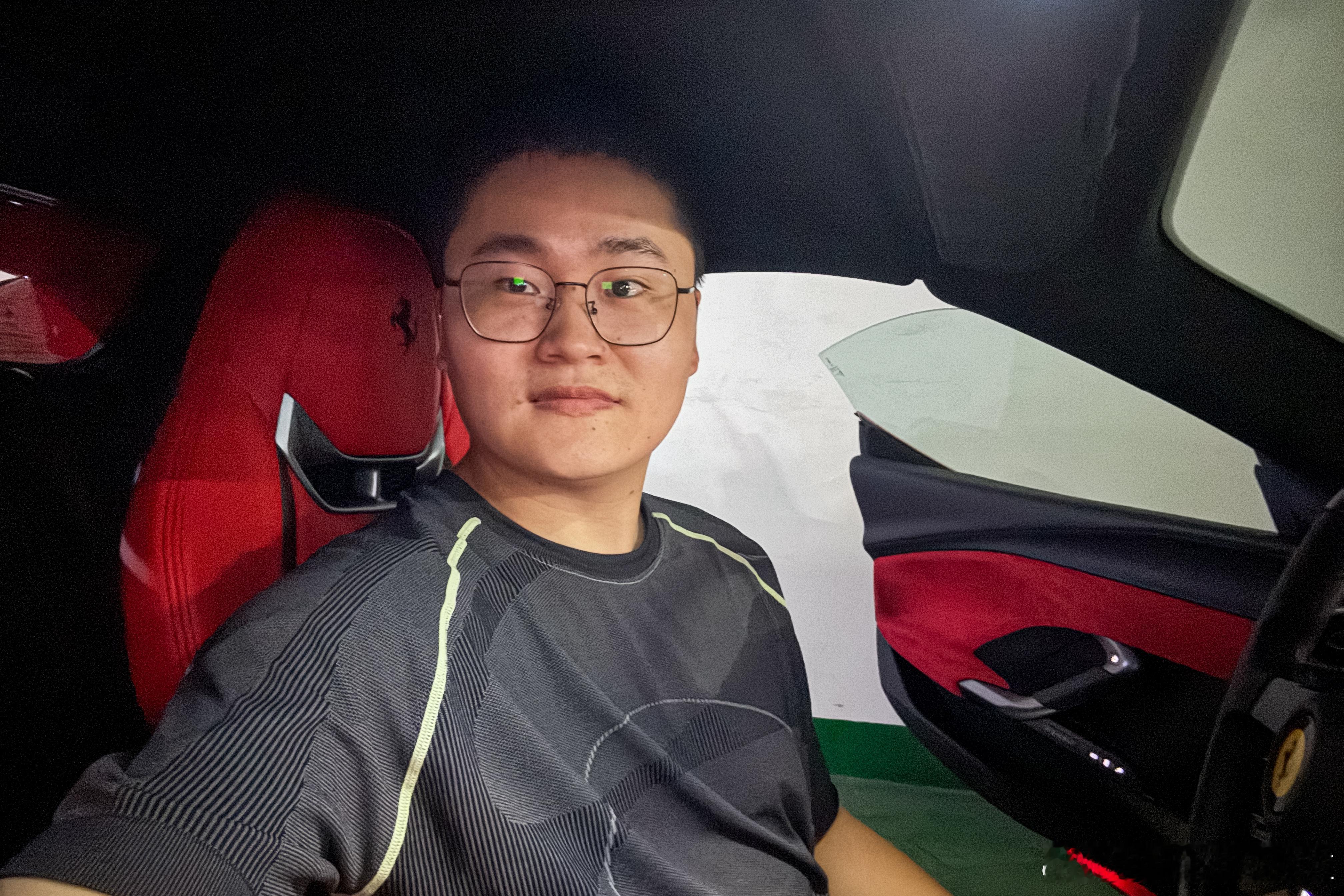 我还想周六加完班来体验下李想同款法拉利 296 GTS，继续快乐下。没想到临牌过