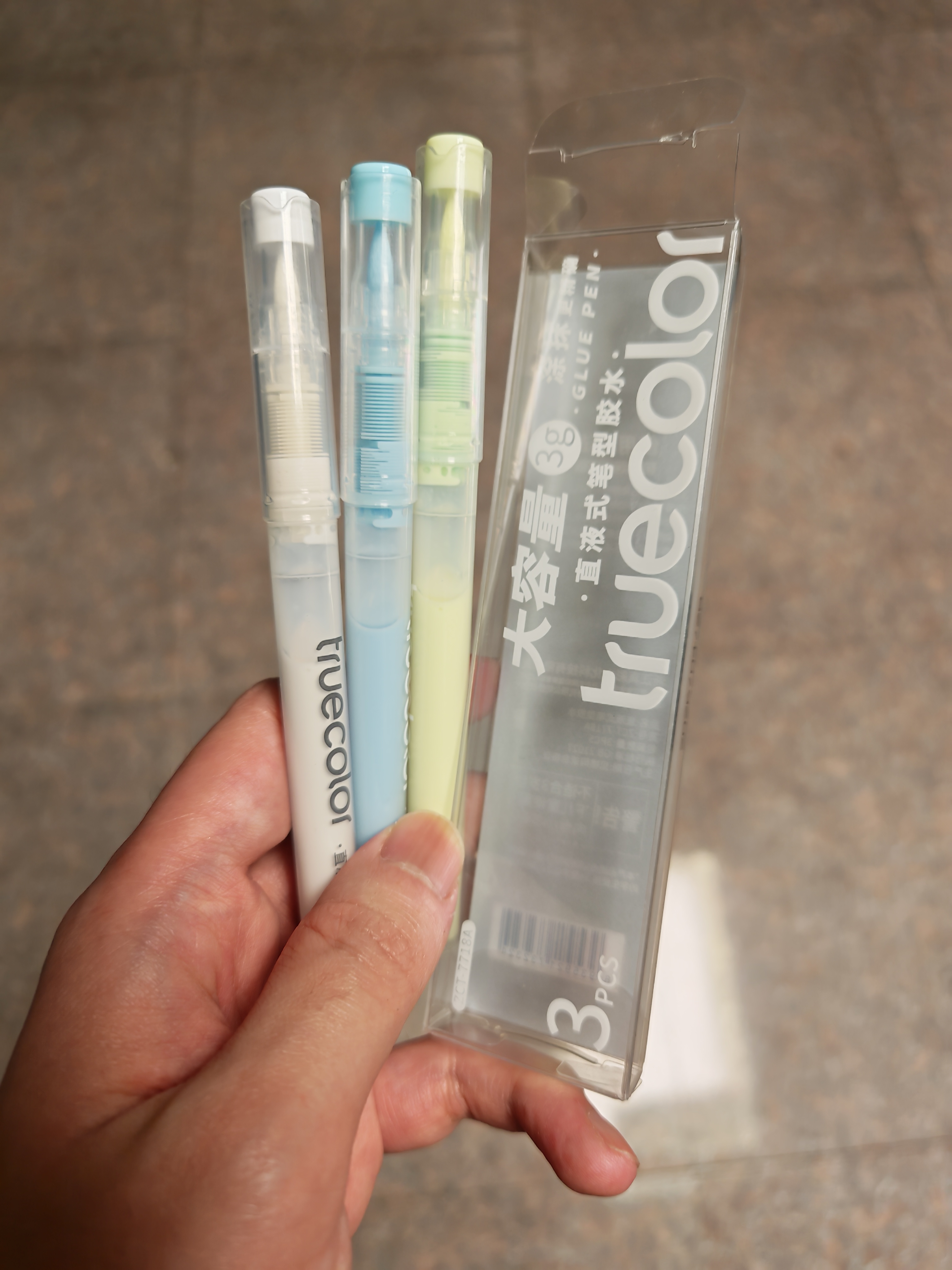 新买的点点胶真好看这个工作上会用到粘贴票据，不算乱买