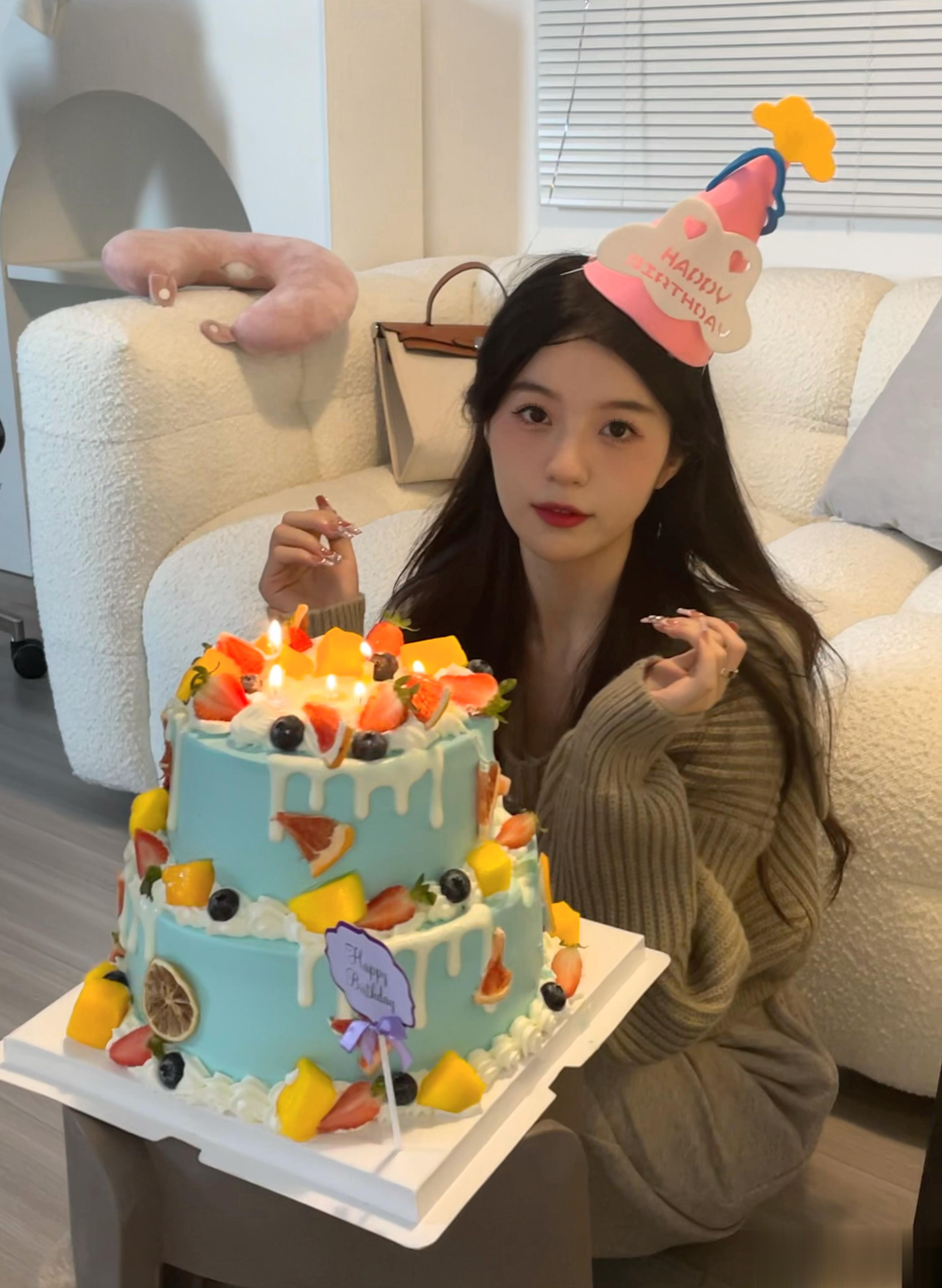 身边的朋友真的让我觉得很幸福你好，22岁。 ​​​