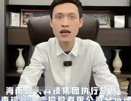 原来这就是真正的榜一大哥刑某某，
大晚上的，看着还是有点慎得慌！
看到这副尊容之