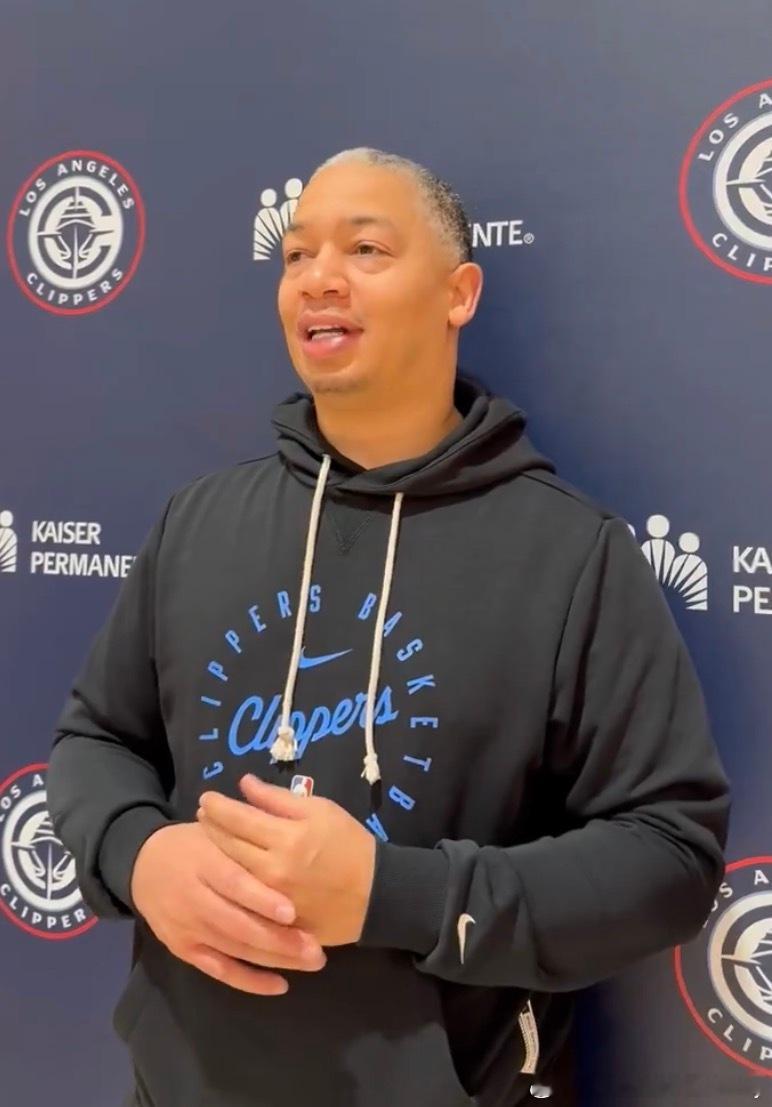 卢：“我和弗兰克一直紧密合作，始终在同一页面上。他很懂球，也有教练背景。目标和方