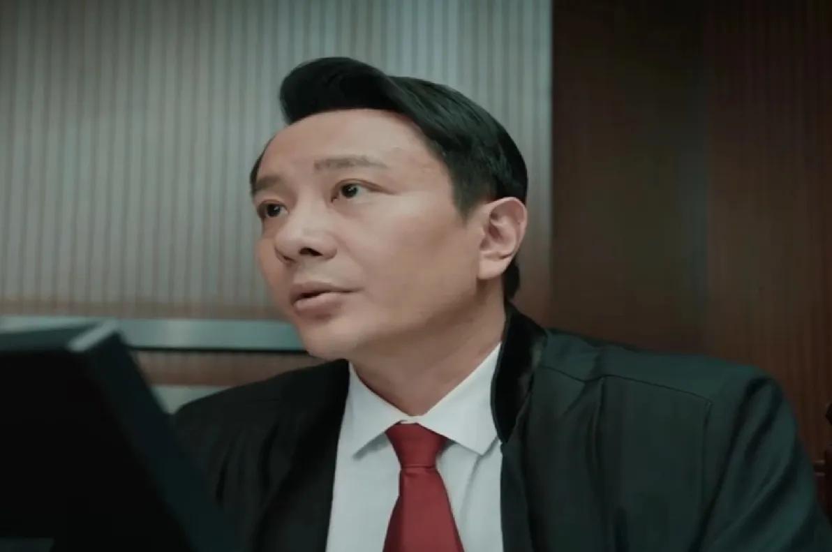 真的有被这个律师恶心到
为了利益什么案子都接
最开始的时候就只是感觉有点油腻
毕