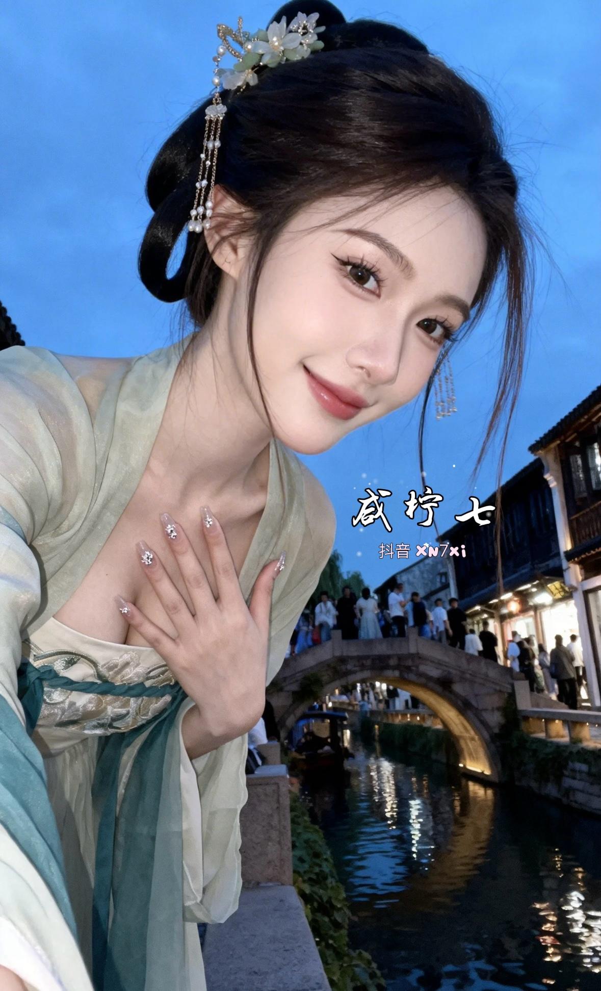 关关雎鸠汉服汉服应该得到尊重吗 你会对穿汉服的人有异样的看法吗 你见过的穿汉服最