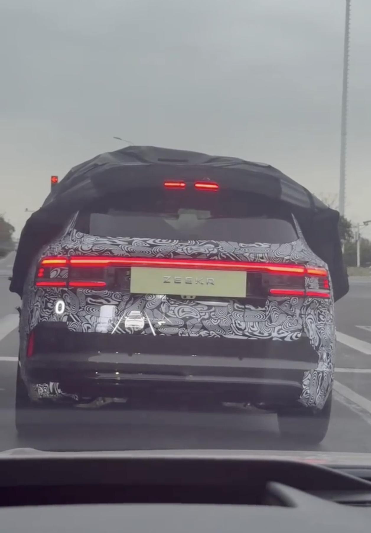 今年极氪的核心任务就是让8X把9X的势能延续下去，不论是热度还是销量，重任在肩到