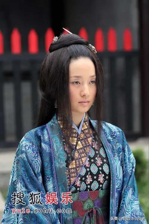 49岁马伊琍颠覆形象！爆炸头造型引热议，打破固有标签有多惊艳
 
娱乐圈从不缺惊