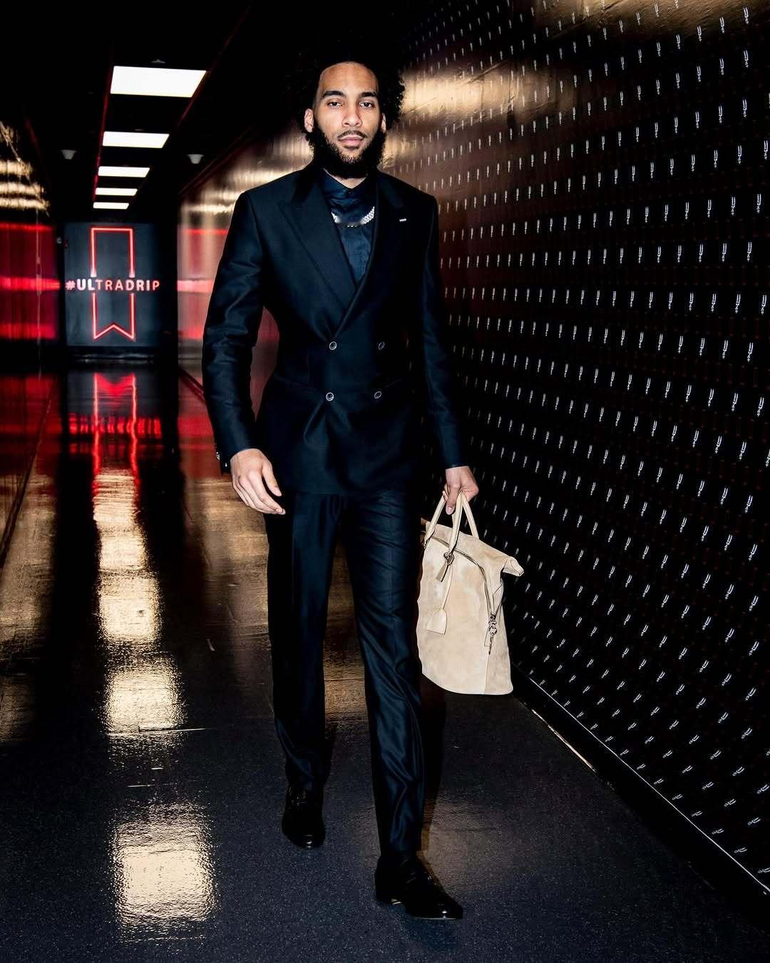 全员黑色西装入场超话创作官 ｜nba季后赛 ｜开拓者vs马刺