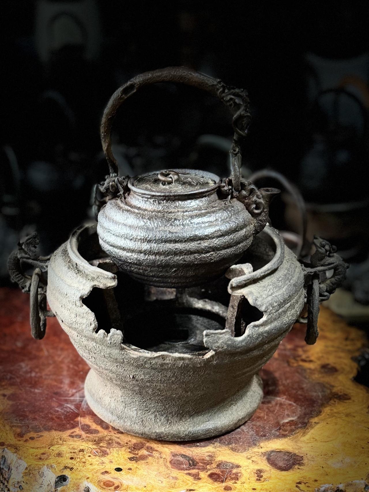 今天这只，是真正意义上的“满配清云”。

壶是清云，炉子也是清云，原配一套，芋头